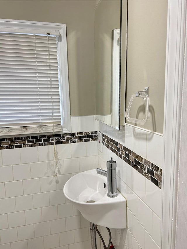 11 Fox Holw, Hillburn, NY 10931 - bathroom featuring tile walls and a sink