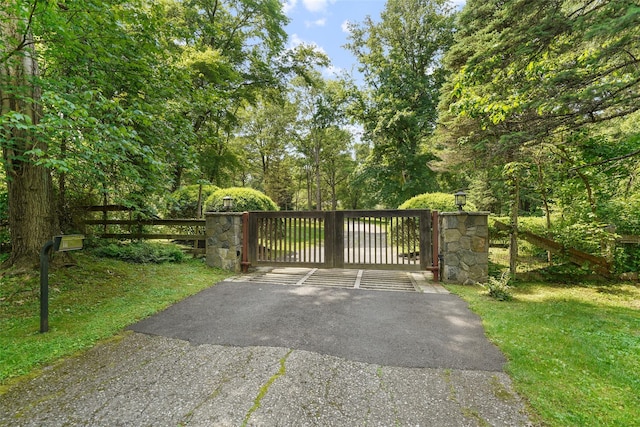 792-820 Old Post Rd, Bedford, NY 10506 - view of gate