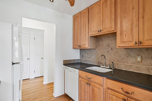 12 Normandy Vlg Unit 2, Nanuet, NY 10954 - kitchen with white appliances, a sink, a ceiling fan, light wood finished floors, and backsplash