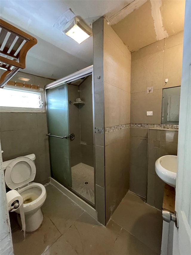 57 Pennyfield Cp, Bronx, NY 10465 - bathroom featuring a stall shower, toilet, a sink, and tile walls