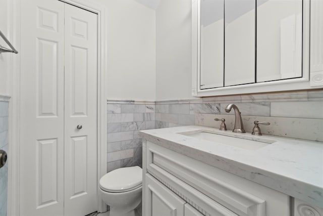 341 Furnace Dock Rd Unit 30, Cortlandt Manor, NY 10567 - bathroom featuring vanity and tile walls