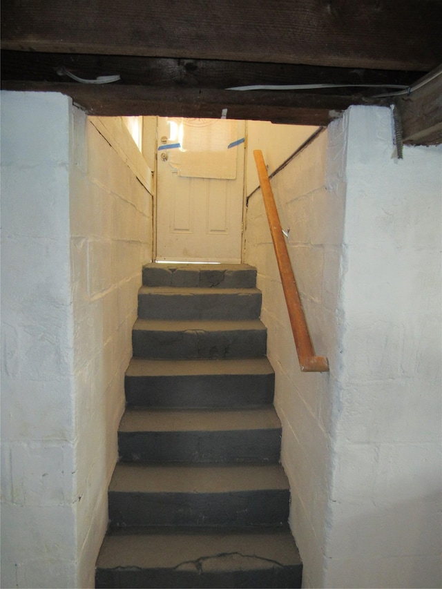 506 Raynor Ave, Riverhead, NY 11901 - view of stairs