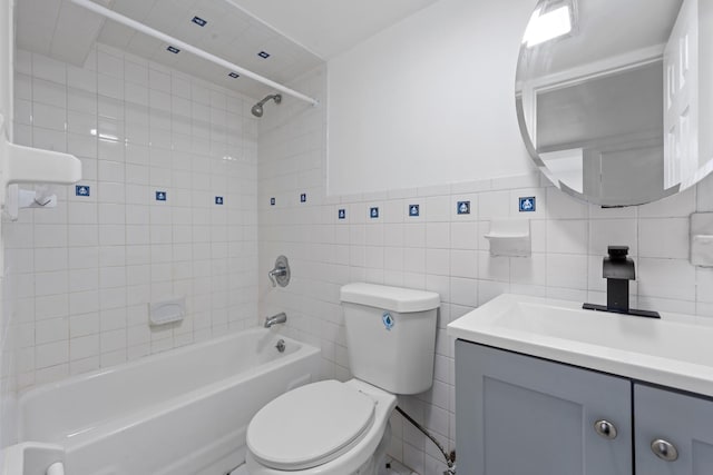 8043 Utopia Pkwy, Jamaica Estates, NY 11432 - full bath featuring shower / washtub combination, toilet, vanity, and tile walls
