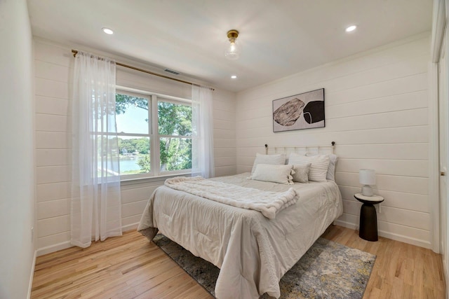 2000 Beebe Dr, Cutchogue, NY 11935 - bedroom featuring light wood-style floors and recessed lighting