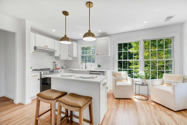 2850 Reeve Rd, Mattituck, NY 11952 - kitchen featuring electric stove, light countertops, decorative backsplash, under cabinet range hood, and recessed lighting