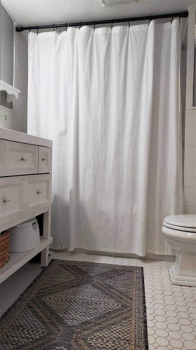 1026 Logan Ave, Bronx, NY 10465 - full bathroom featuring toilet, a shower with curtain, and vanity