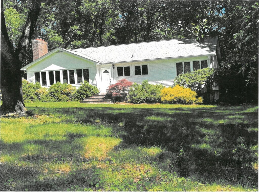 140 Laurel Ln, Laurel Hollow, NY 11791
