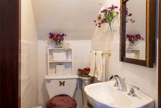 786 N Broadway, Yonkers, NY 10701 - bathroom with a sink, tile walls, toilet, and vaulted ceiling