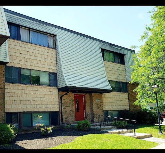 20 Pierces Rd Unit 61, Newburgh, NY 12550 - view of front of house with brick siding and a front lawn