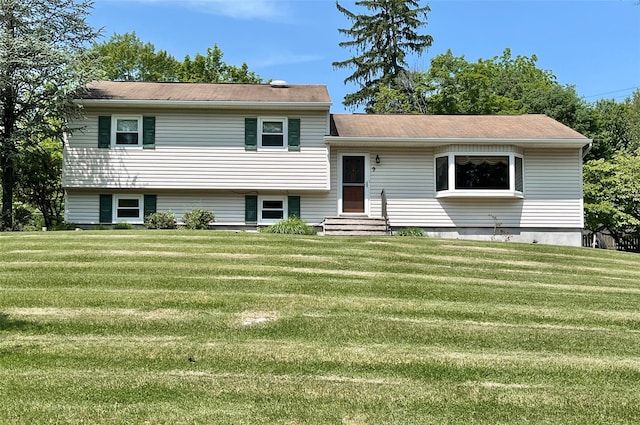 9 Hickory St, Highland Mills, NY 10930 - tri-level home featuring entry steps and a front lawn