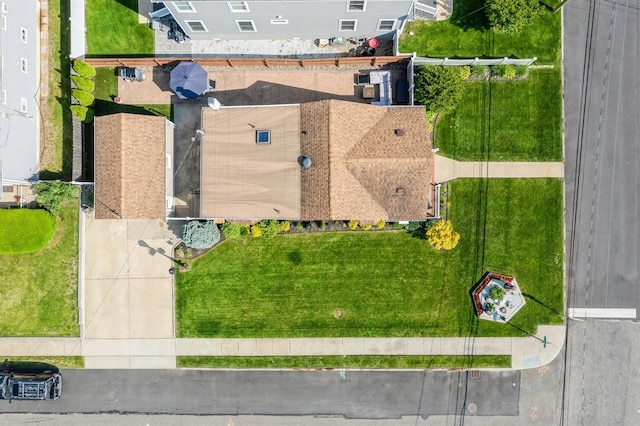 203 E Shore Rd, Lindenhurst, NY 11757 - drone / aerial view