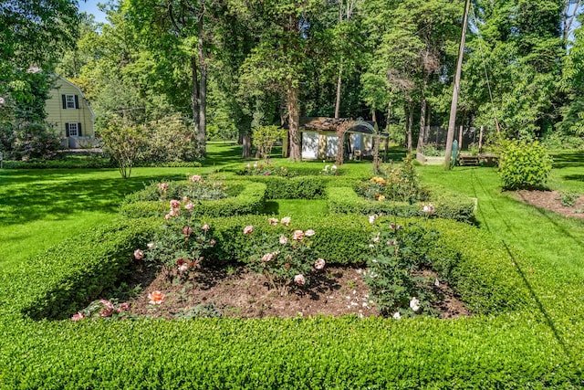 24 Wellington Rd, Locust Valley, NY 11560 - view of green lawn featuring an outbuilding