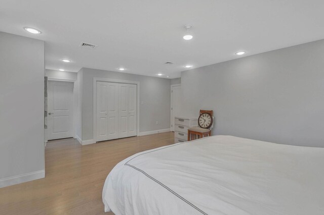 345 Washington Ave, Cedarhurst, NY 11516 - bedroom featuring light wood-style flooring, baseboards, a closet, and recessed lighting