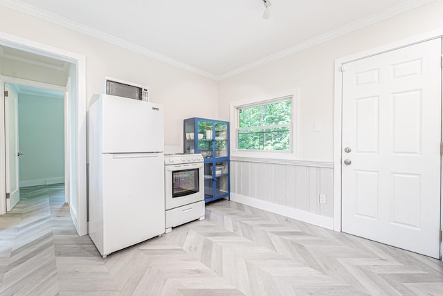9 Higgins Trl, Monroe, NY 10950 - kitchen featuring white appliances, crown molding, and wainscoting