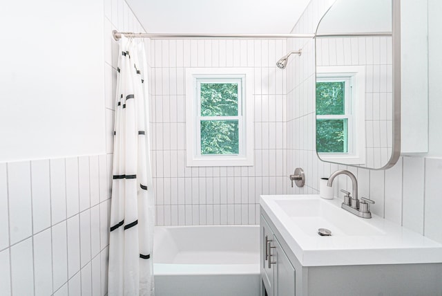 9 Higgins Trl, Monroe, NY 10950 - full bath featuring tile walls, vanity, and shower / tub combo