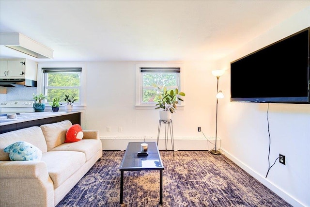 18 Gerow Ln, Cornwall, NY 12553 - living area with baseboards