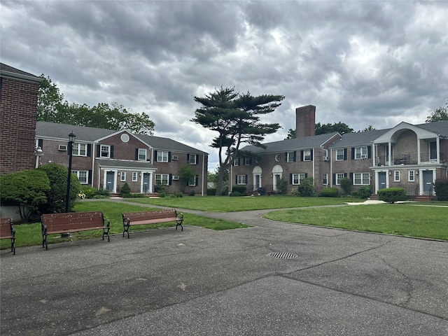 224-43A 64th Ave Unit 43A/545, Oakland Gardens, NY 11364 - view of property's community featuring a lawn and a residential view