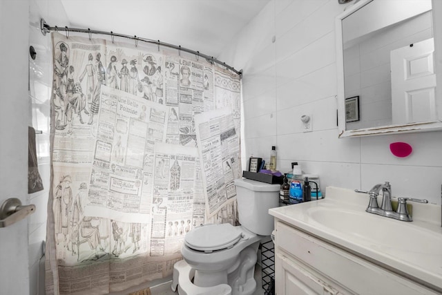 4360 Auburndale Ln, Flushing, NY 11358 - full bathroom with tile walls, vanity, and curtained shower