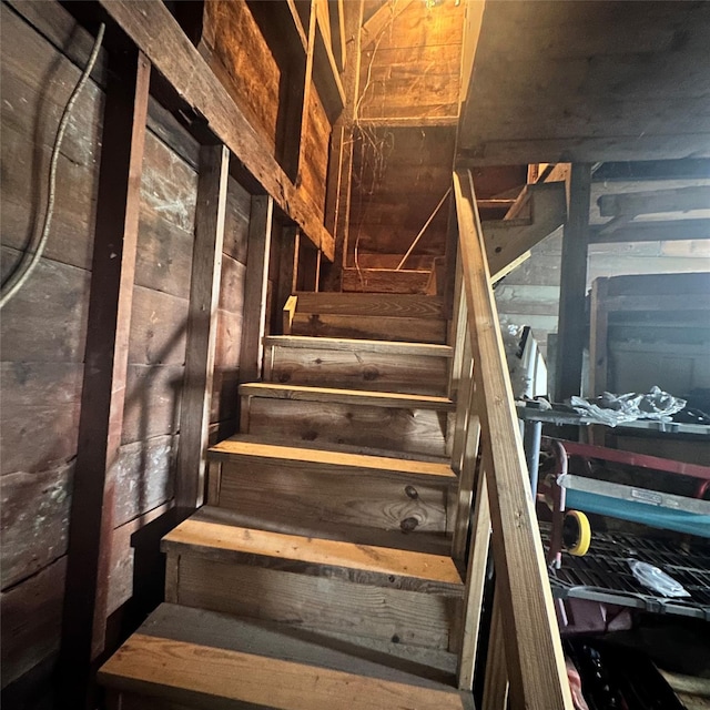 86 S Hamilton St, Poughkeepsie, NY 12601 - view of staircase
