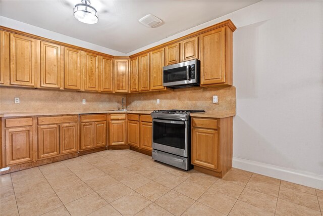 218 Middleton St Unit Apt6Rooftop, Brooklyn, NY 11206 - kitchen with stainless steel appliances, light countertops, backsplash, and a sink