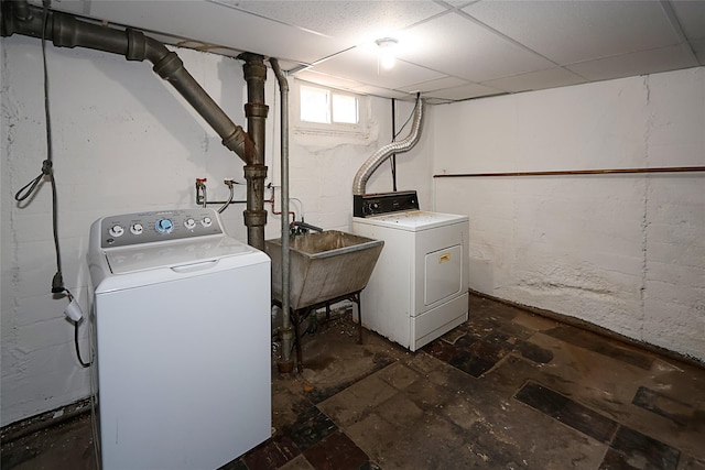 99 Roosevelt Ct, Carle Place, NY 11514 - washroom with independent washer and dryer