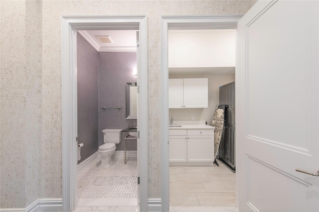 1000 Royal Ct Unit 1306, North Hills, NY 11040 - full bath with vanity and toilet
