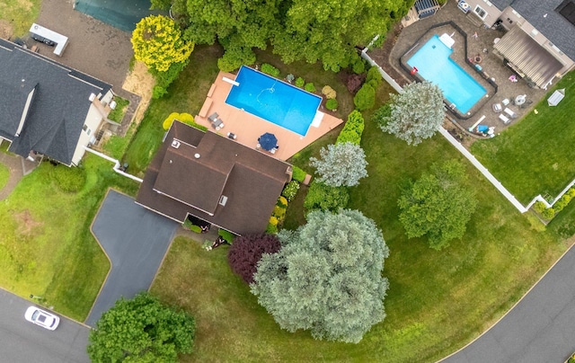 34 Oak Meadow Rd, Commack, NY 11725 - aerial view of a pool area