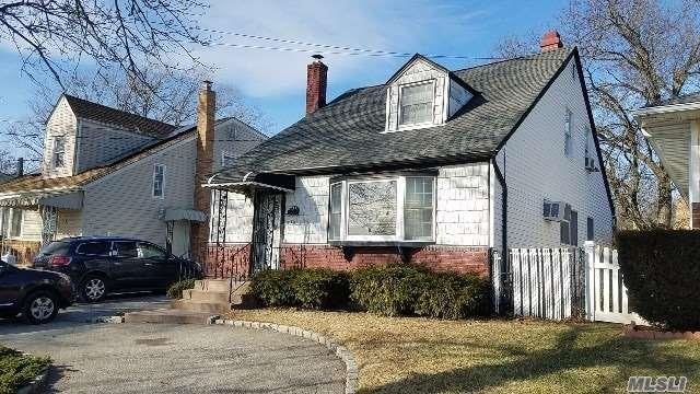 492 Pershing Blvd, Rockville Centre, NY 11570 - photo 2