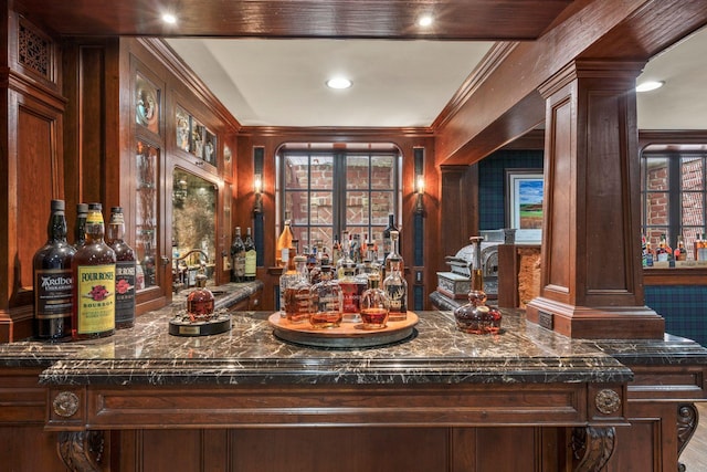 7 Fox Meadow Ln, Lloyd Harbor, NY 11743 - indoor dry bar featuring decorative columns and recessed lighting