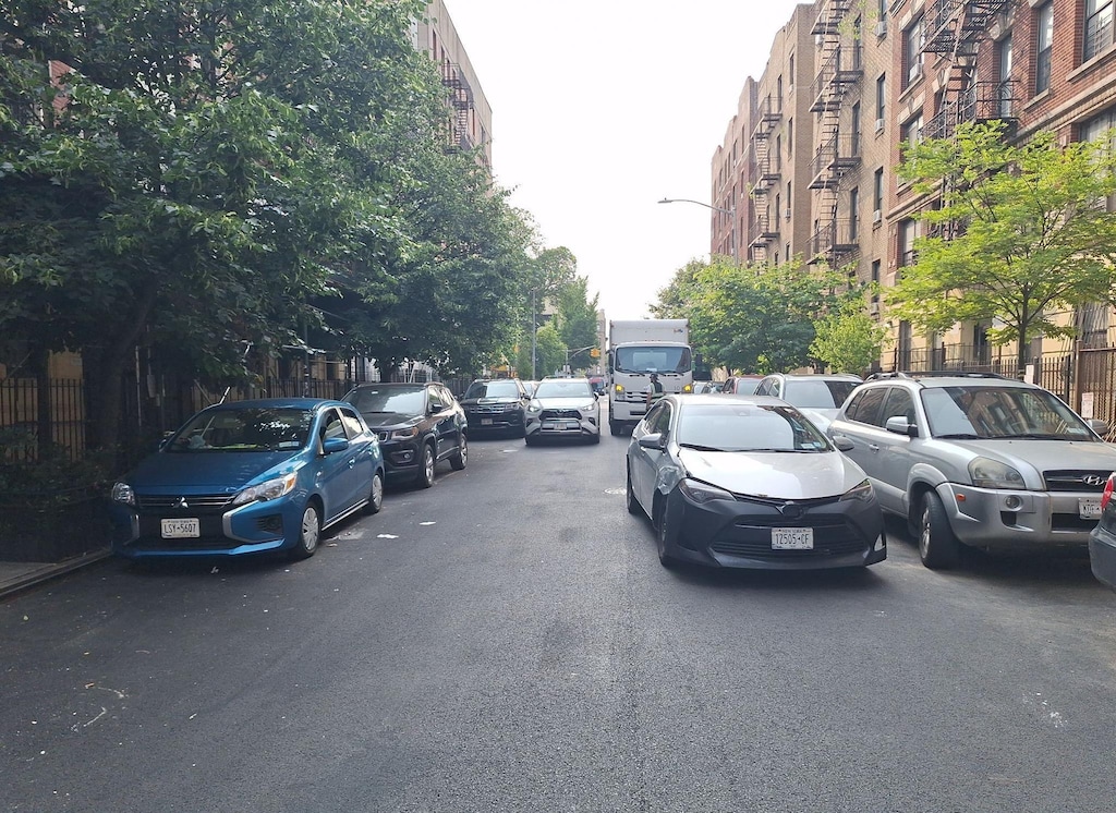 536 W 163rd St Unit 3D, New York Manhattan, NY 10032 - view of parking / parking lot