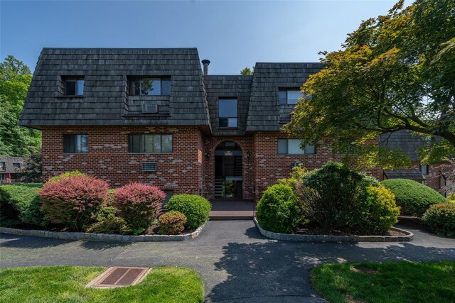 7-05 Briarcliff Dr S, Ossining, NY 10562 - view of front of home with brick siding and mansard roof