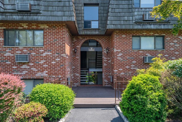 7-05 Briarcliff Dr S, Ossining, NY 10562 - doorway to property featuring brick siding and mansard roof