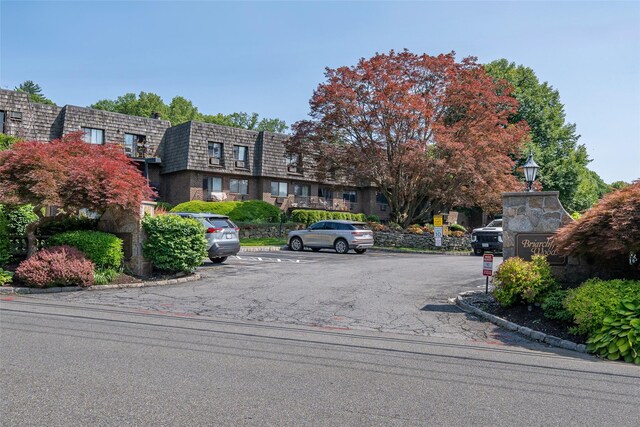 7-05 Briarcliff Dr S, Ossining, NY 10562 - view of asphalt street featuring street lighting and curbs