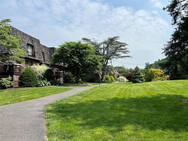 7-05 Briarcliff Dr S, Ossining, NY 10562 - view of home's community with a yard