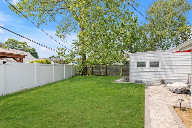 8 Trumpet Ln, Levittown, NY 11756 - view of yard featuring a patio