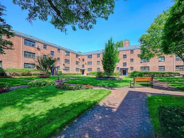 15 Beach Rd Unit 2P, Great Neck, NY 11023 - view of community with a lawn
