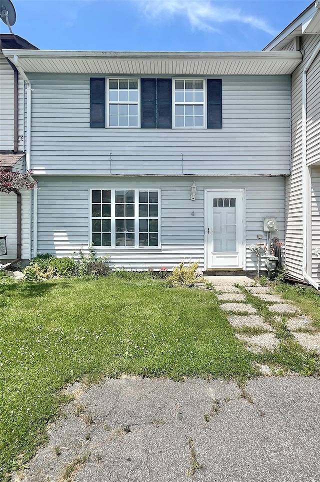 4 Red Barn Ln, Middletown, NY 10940 - back of house featuring a yard