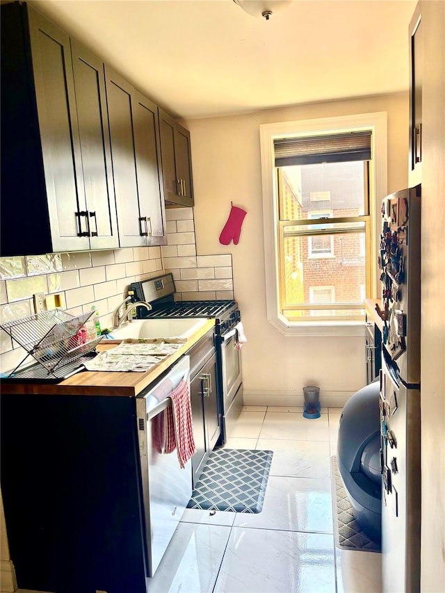 61 Bronx River Rd Unit 8E, Yonkers, NY 10704 - kitchen with appliances with stainless steel finishes, tasteful backsplash, baseboards, and butcher block countertops