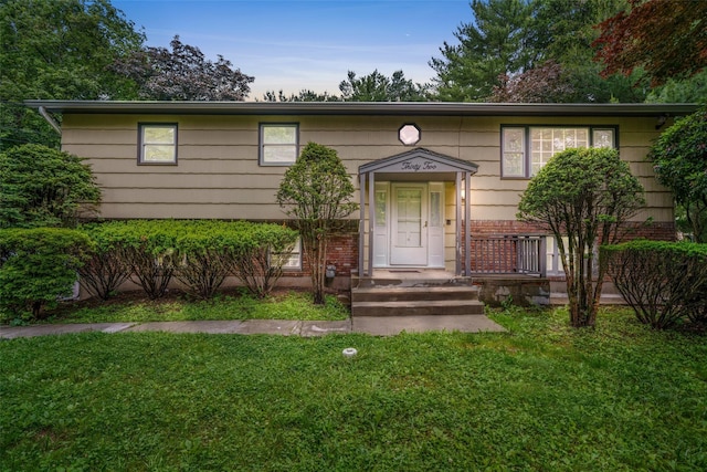 32 Forshay Rd, Monsey, NY 10952 - raised ranch with a front lawn and brick siding