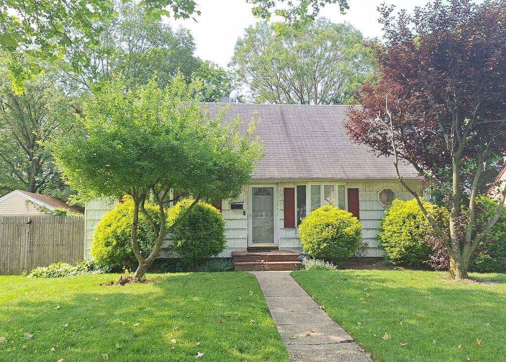 11 Parkwood Rd, Westbury, NY 11590 - photo 1