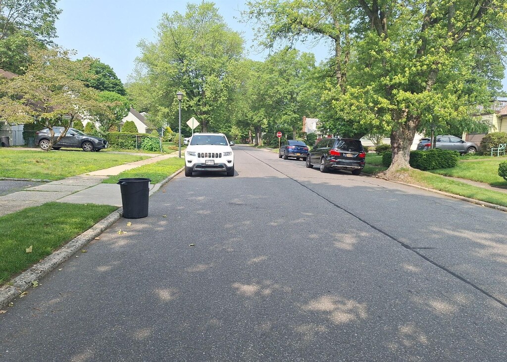 11 Parkwood Rd, Westbury, NY 11590 - photo 4