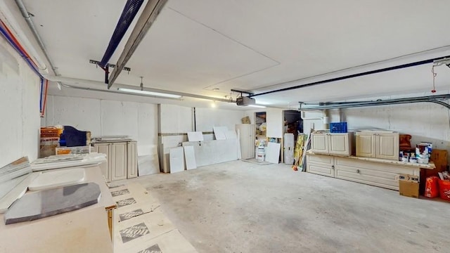 14 Acorn Ponds Dr Unit 14, Roslyn, NY 11576 - garage with a garage door opener