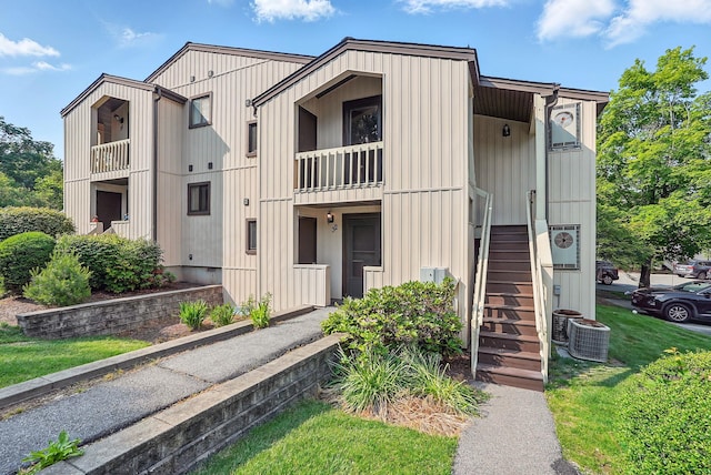34 Overlook Commons, Yorktown Heights, NY 10598 - view of building exterior featuring stairs