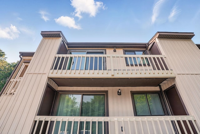 34 Overlook Commons, Yorktown Heights, NY 10598 - view of property exterior with a balcony