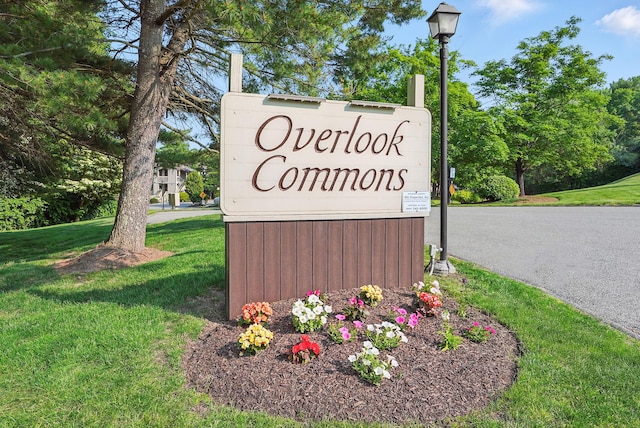 34 Overlook Commons, Yorktown Heights, NY 10598 - community / neighborhood sign with a yard