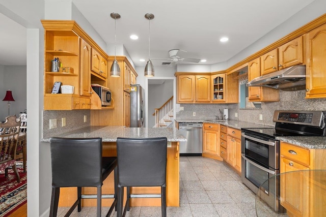 25 Glacier Dr, Smithtown, NY 11787 - kitchen with under cabinet range hood, stainless steel appliances, open shelves, a ceiling fan, and a breakfast bar area