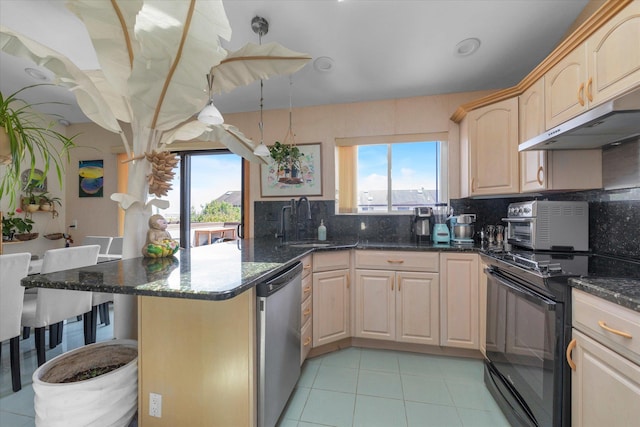 1 Anchorage Way Unit 704, Freeport, NY 11520 - kitchen featuring black / electric stove, dishwasher, a peninsula, light brown cabinets, and backsplash
