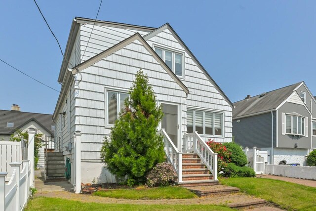 162-29 95th St, Howard Beach, NY 11414 - bungalow-style home featuring entry steps
