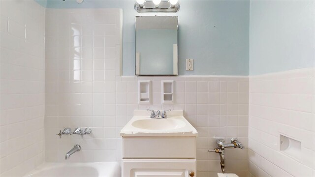 65-35 108th St Unit D7, Forest Hills, NY 11375 - full bathroom with vanity, bathtub / shower combination, and tile walls