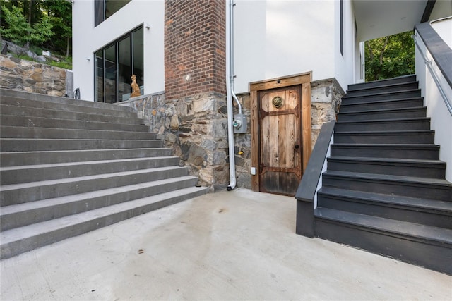 290 Mountain Rd, Pleasantville, NY 10570 - doorway to property featuring stucco siding and a patio area